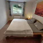 Haus Am Waldrand Apartamento *